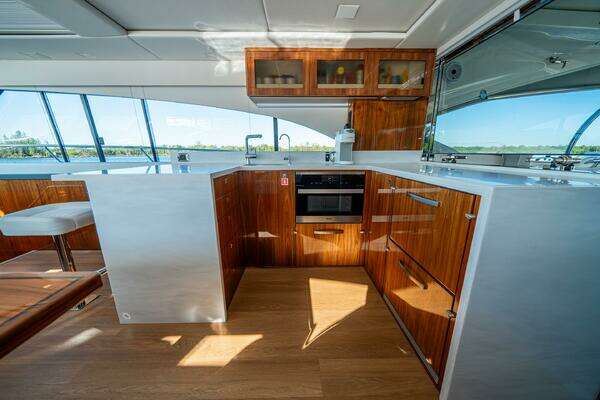 Riviera 5400 Sport Yacht Yacht For Sale