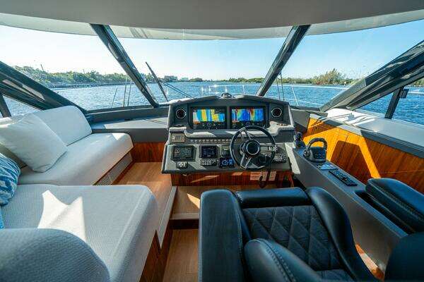 Riviera 5400 Sport Yacht Yacht For Sale