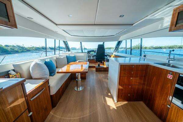 Riviera 5400 Sport Yacht Yacht For Sale