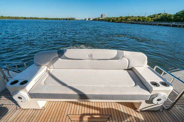 Riviera 5400 Sport Yacht Yacht For Sale