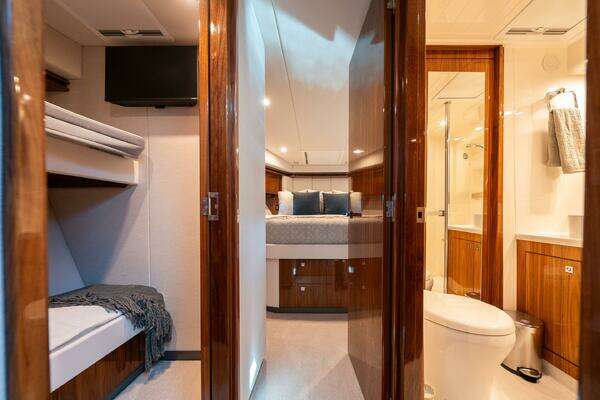 Riviera 5400 Sport Yacht Yacht For Sale