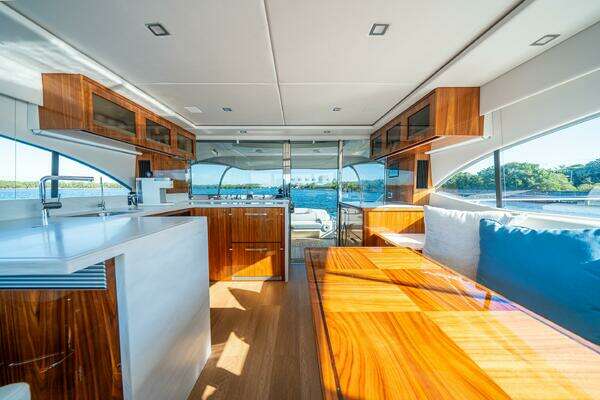 Riviera 5400 Sport Yacht Yacht For Sale