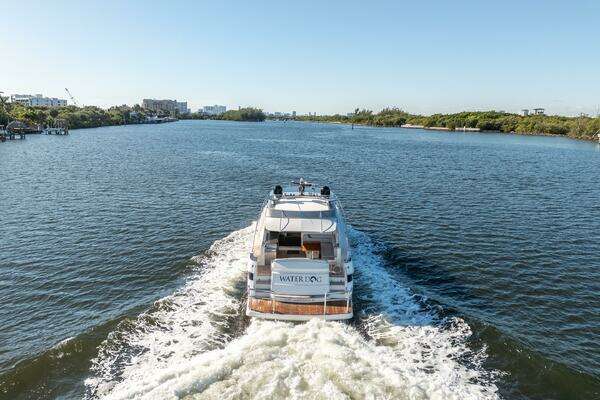 Riviera 5400 Sport Yacht Yacht For Sale