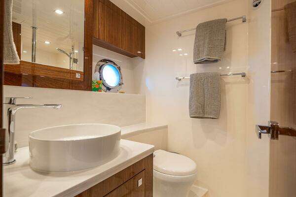 Riviera 5400 Sport Yacht Yacht For Sale