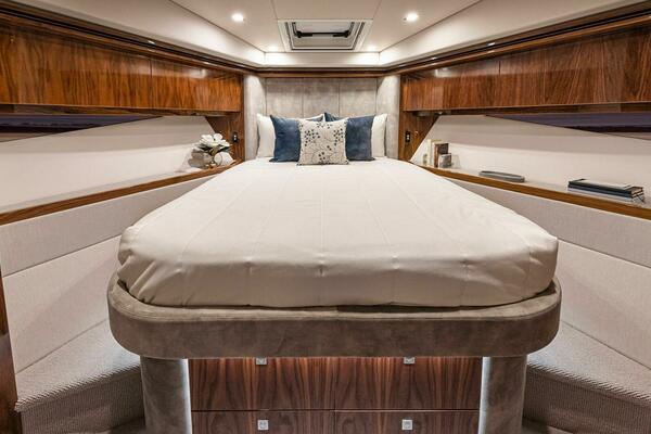 WATER DOG 54ft Riviera Yacht For Sale WATER DOG 54ft Riviera Yacht For Sale