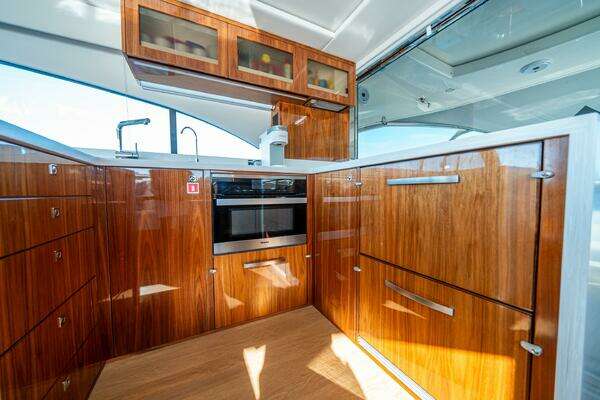 Riviera 5400 Sport Yacht Yacht For Sale