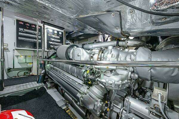 Pershing Pershing 92 Yacht For Sale