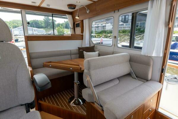 800k    900k Stock 8 32ft Targa Yacht For Sale