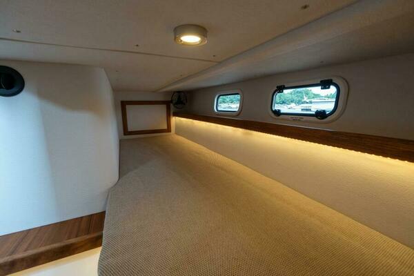 800k    900k Stock 8 32ft Targa Yacht For Sale