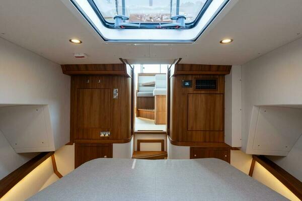 800k    900k Stock 8 32ft Targa Yacht For Sale