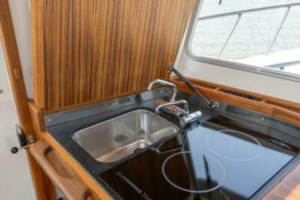 800k    900k Stock 8 32ft Targa Yacht For Sale