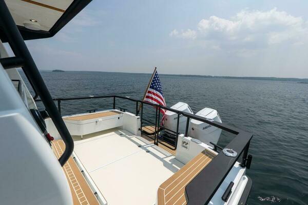 800k    900k OB Stock 8 32ft Targa Yacht For Sale