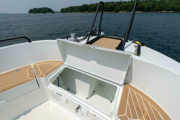 800k    900k OB Stock 8 32ft Targa Yacht For Sale