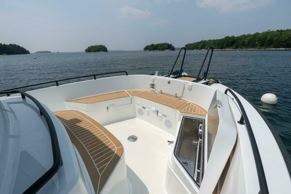 800k    900k OB Stock 8 32ft Targa Yacht For Sale