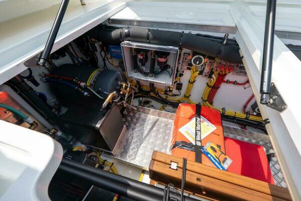 800k    900k OB Stock 8 32ft Targa Yacht For Sale