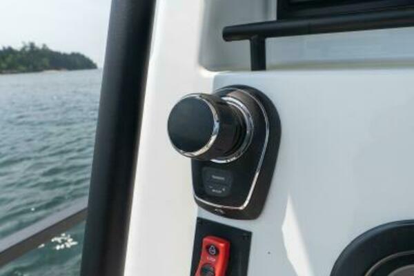 800k    900k OB Stock 8 32ft Targa Yacht For Sale