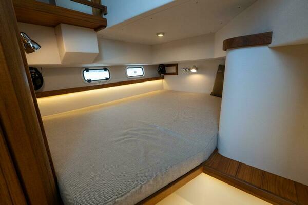 800k    900k OB Stock 8 32ft Targa Yacht For Sale