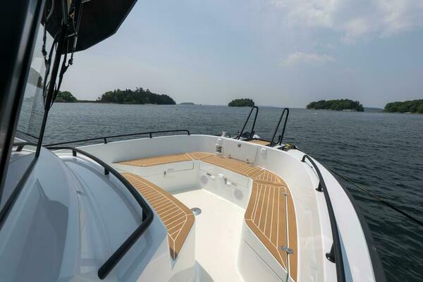 800k    900k OB Stock 8 32ft Targa Yacht For Sale