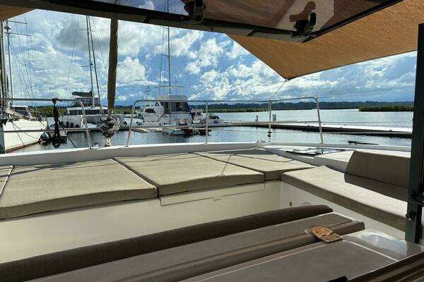 Bali 4.2 Yacht For Sale
