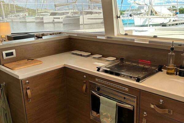 Bali 4.2 Yacht For Sale