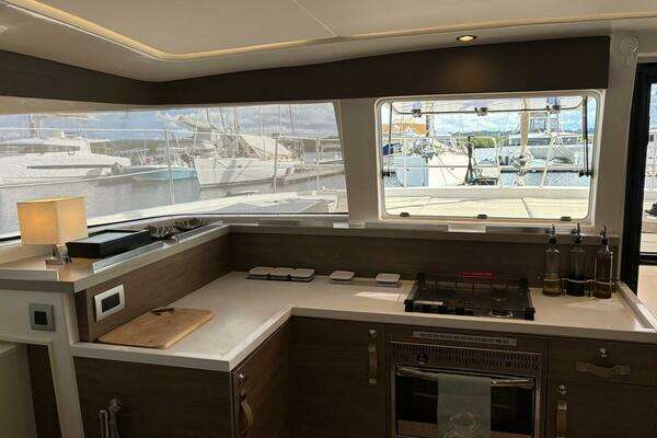 Bali 4.2 Yacht For Sale
