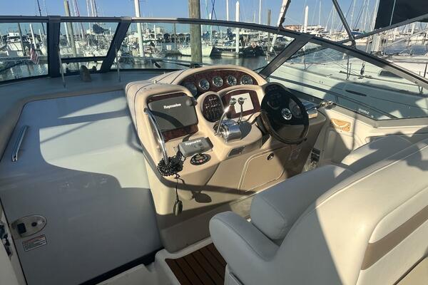 2005 Sea Ray 320 Sundancer