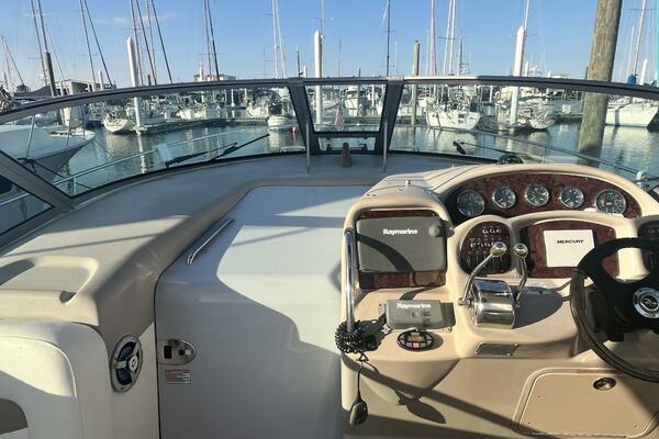 2005 Sea Ray 320 Sundancer