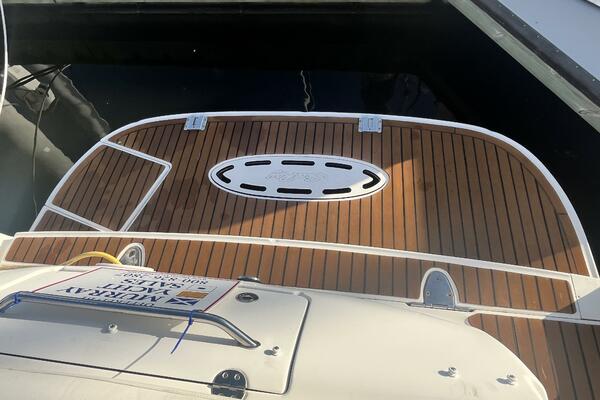 2005 Sea Ray 320 Sundancer