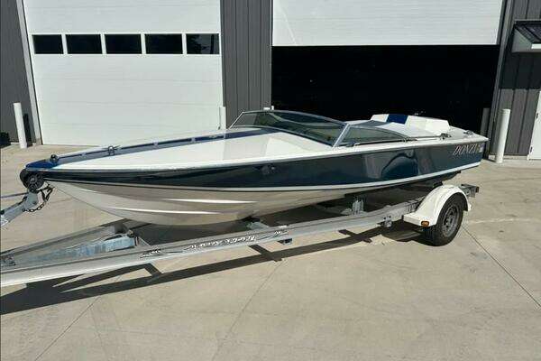 18-ft-Donzi-1986-18 Classic- Holland Michigan United States  yacht for sale