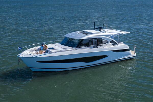 Riviera 4300 SE Image 01