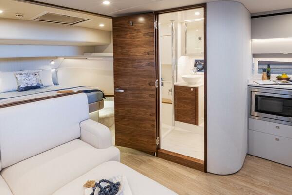 Riviera 4300 SE Image 016