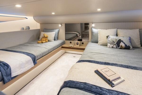 Riviera 4300 SE Image 018