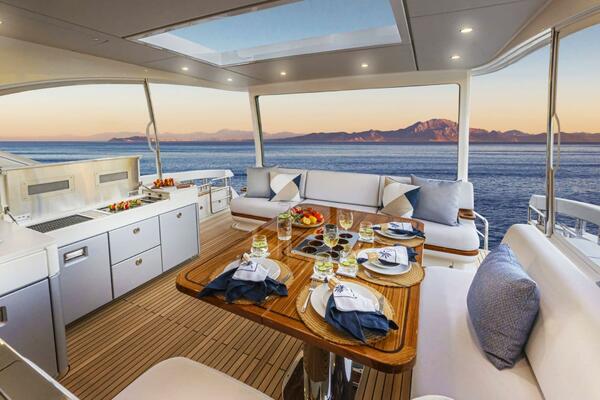 Riviera 6800 Sport Yacht PE Aft Deck 03 Scaled (1)