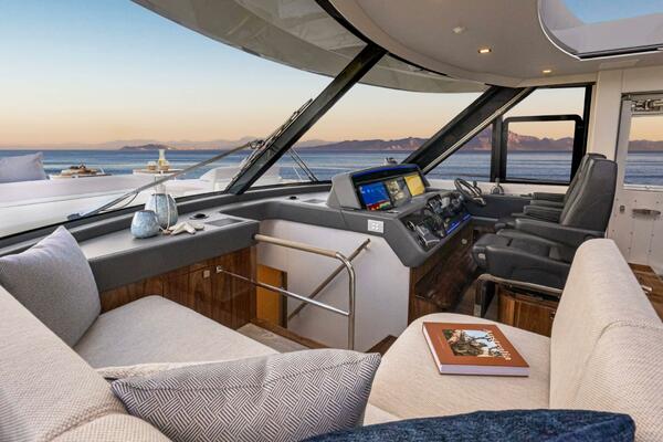 Riviera 6800 Sport Yacht PE Saloon 05 Scaled (1)