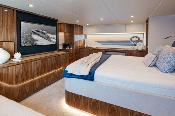 Riviera 6800 Sport Yacht PE Master Stateroom 01 Scaled (1)