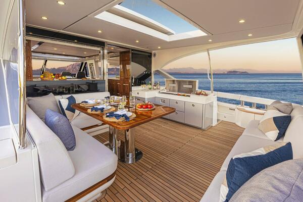 Riviera 6800 Sport Yacht PE Aft Deck 01 Scaled (1)