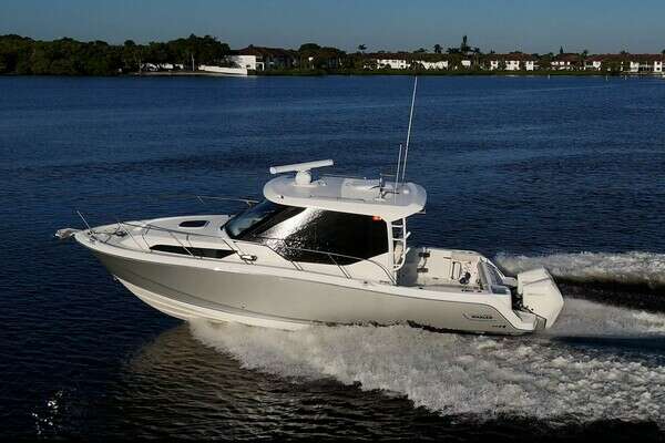 32-ft-Boston Whaler-2023-- Stuart Florida United States  yacht for sale