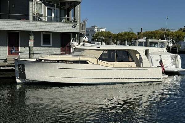 33-ft-Greenline-2013-33-Landfall Mystic Connecticut United States  yacht for sale