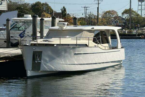 2013 Greenline 33