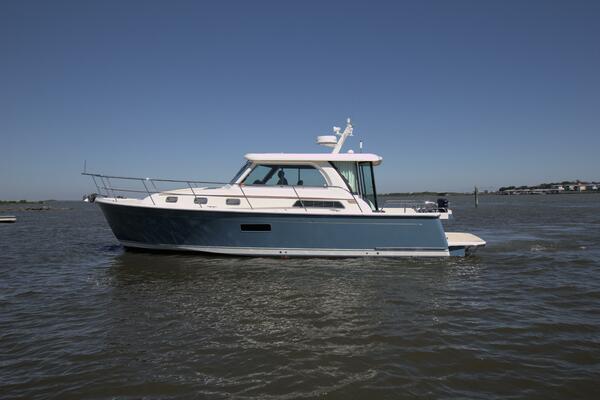 FLIGHT LEVEL ZERO 38ft Sabre Yacht For Sale