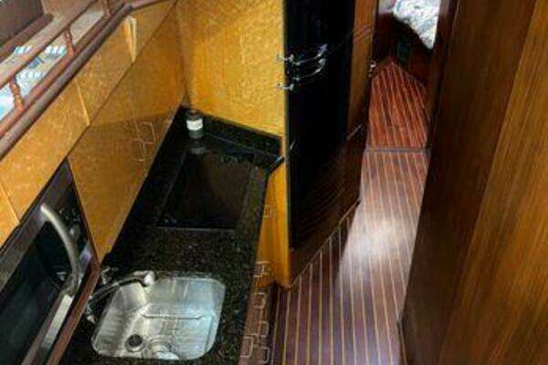 Hatteras 45 Convertible Yacht For Sale