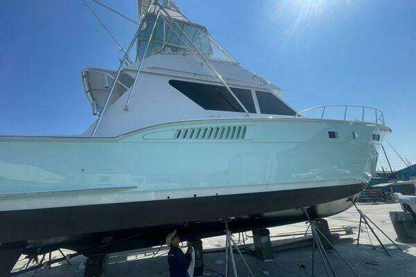 Hatteras 45 Convertible Yacht For Sale