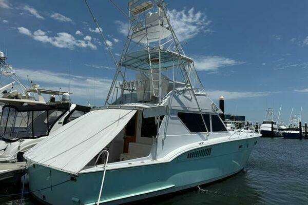 Hatteras 45 Convertible Yacht For Sale