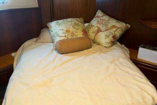 Hatteras 45 Convertible Yacht For Sale