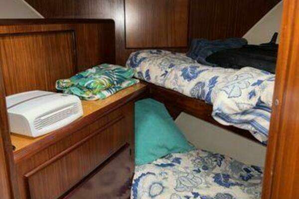 Hatteras 45 Convertible Yacht For Sale