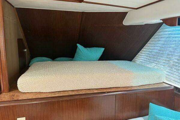 Hatteras 45 Convertible Yacht For Sale