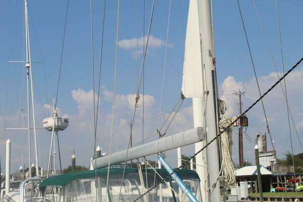 Photo of the 2001 Beneteau 411 "Cadenza"