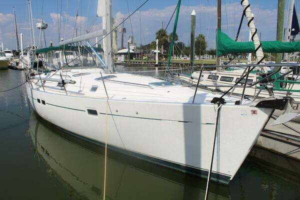 Photo of the 2001 Beneteau 411 "Cadenza"