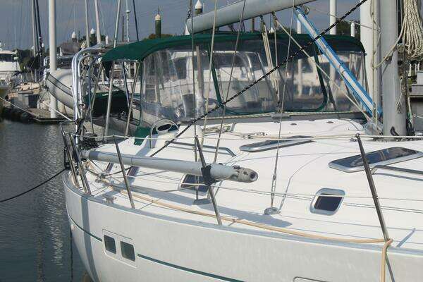 Photo of the 2001 Beneteau 411 "Cadenza"