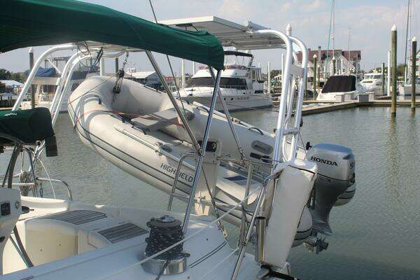 Photo of the 2001 Beneteau 411 "Cadenza"